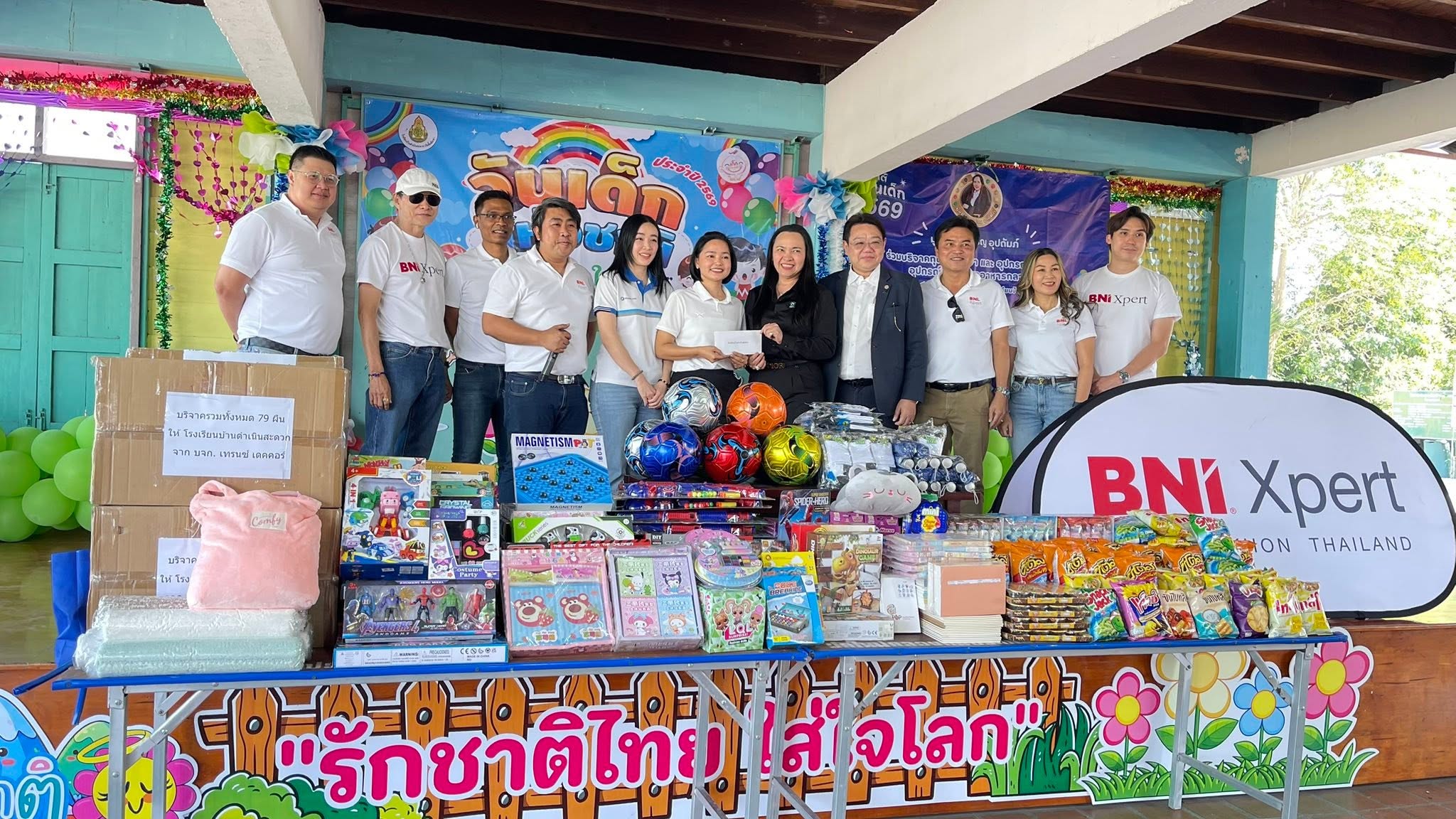 กิจกรรมวันเด็ก โรงเรียนบ้านดำเนินสะดวก(กิมลี้มณีฉาย)